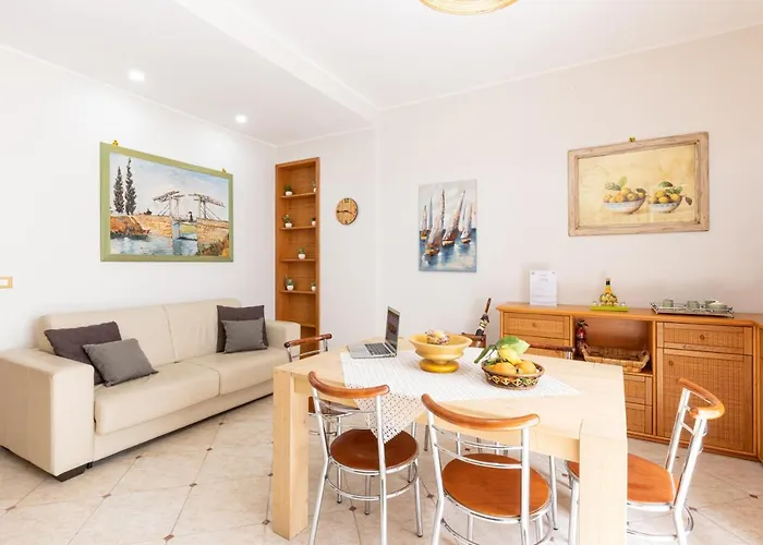 Appartement Sorrentovibes - Spacious 3 Bedrooms In Oldtown *